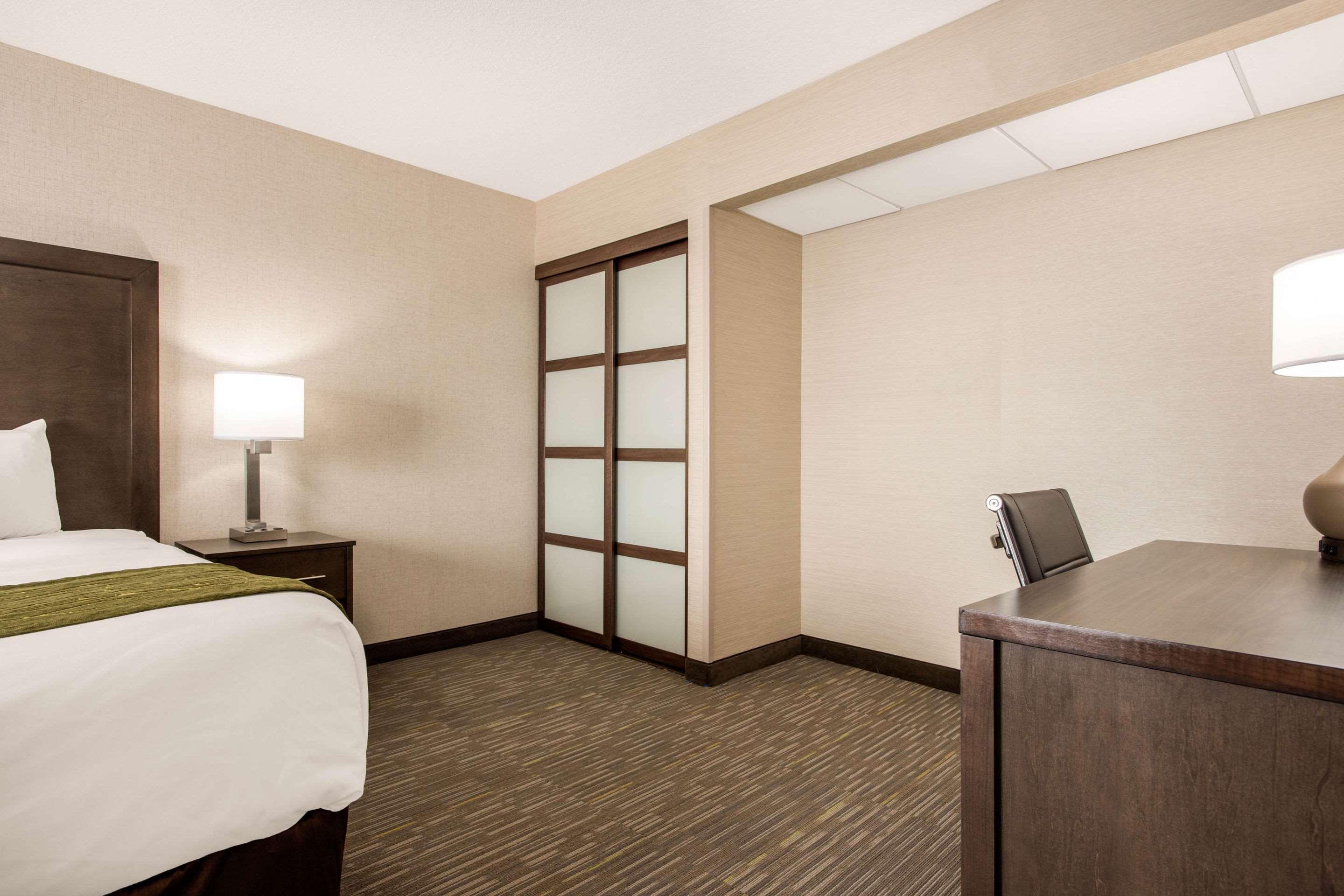 Comfort Inn & Suites Red Deer Εξωτερικό φωτογραφία