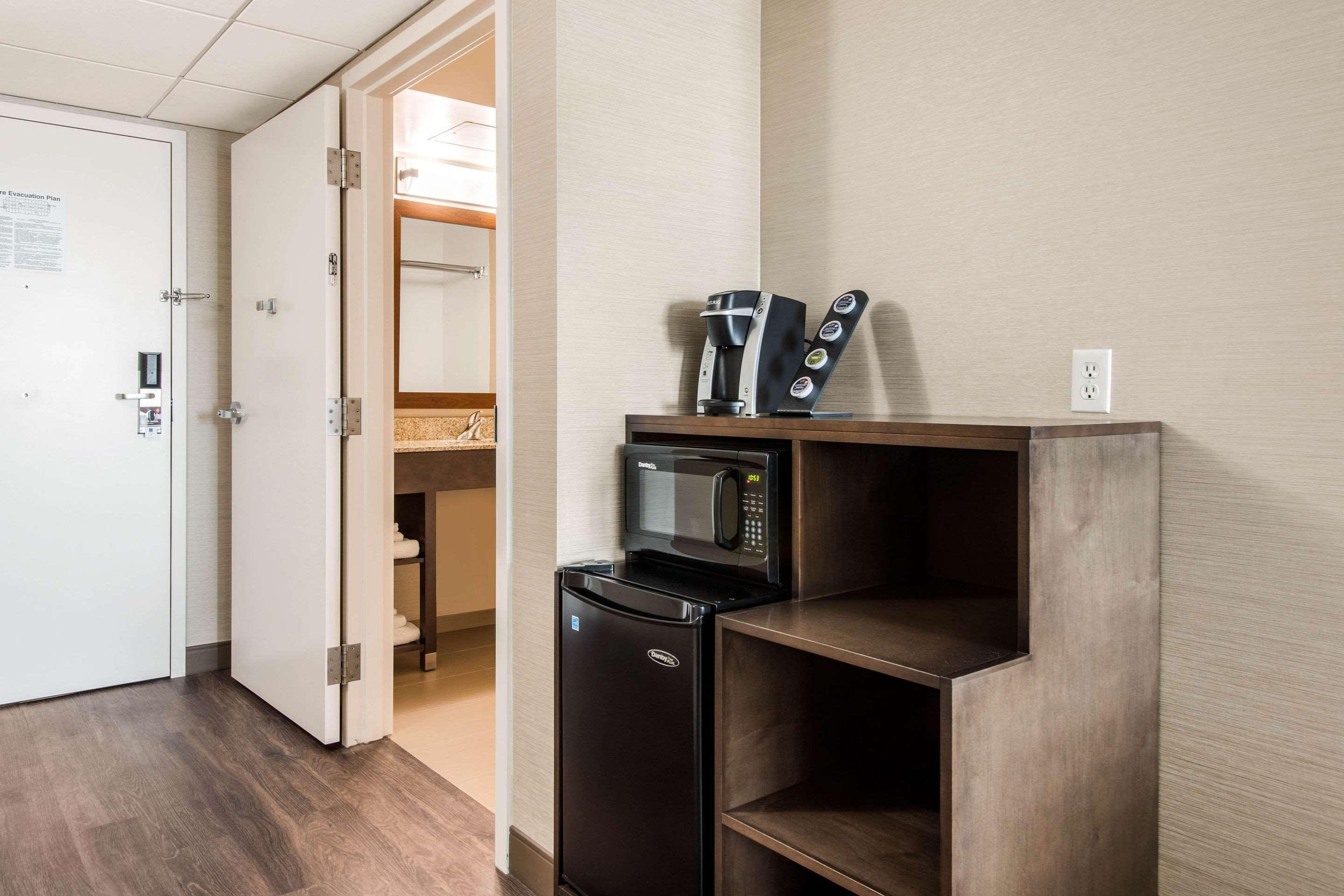 Comfort Inn & Suites Red Deer Εξωτερικό φωτογραφία