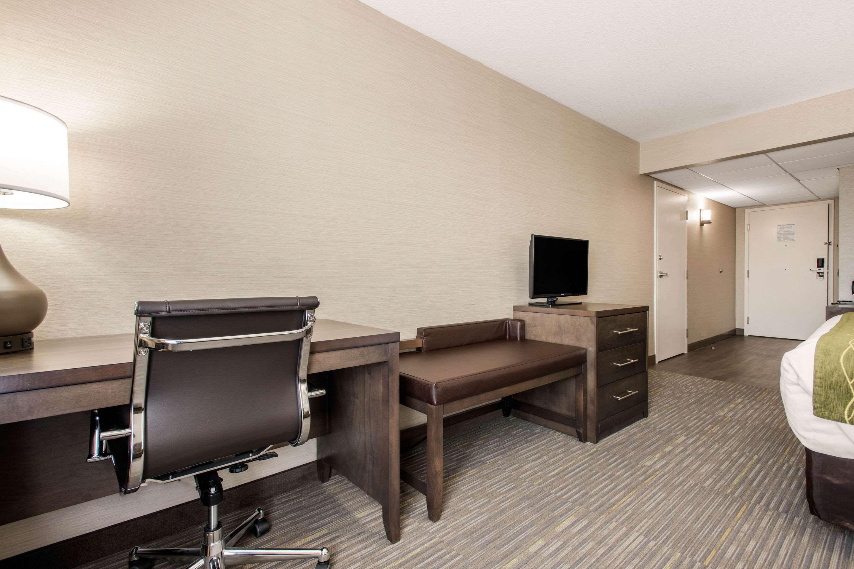 Comfort Inn & Suites Red Deer Εξωτερικό φωτογραφία