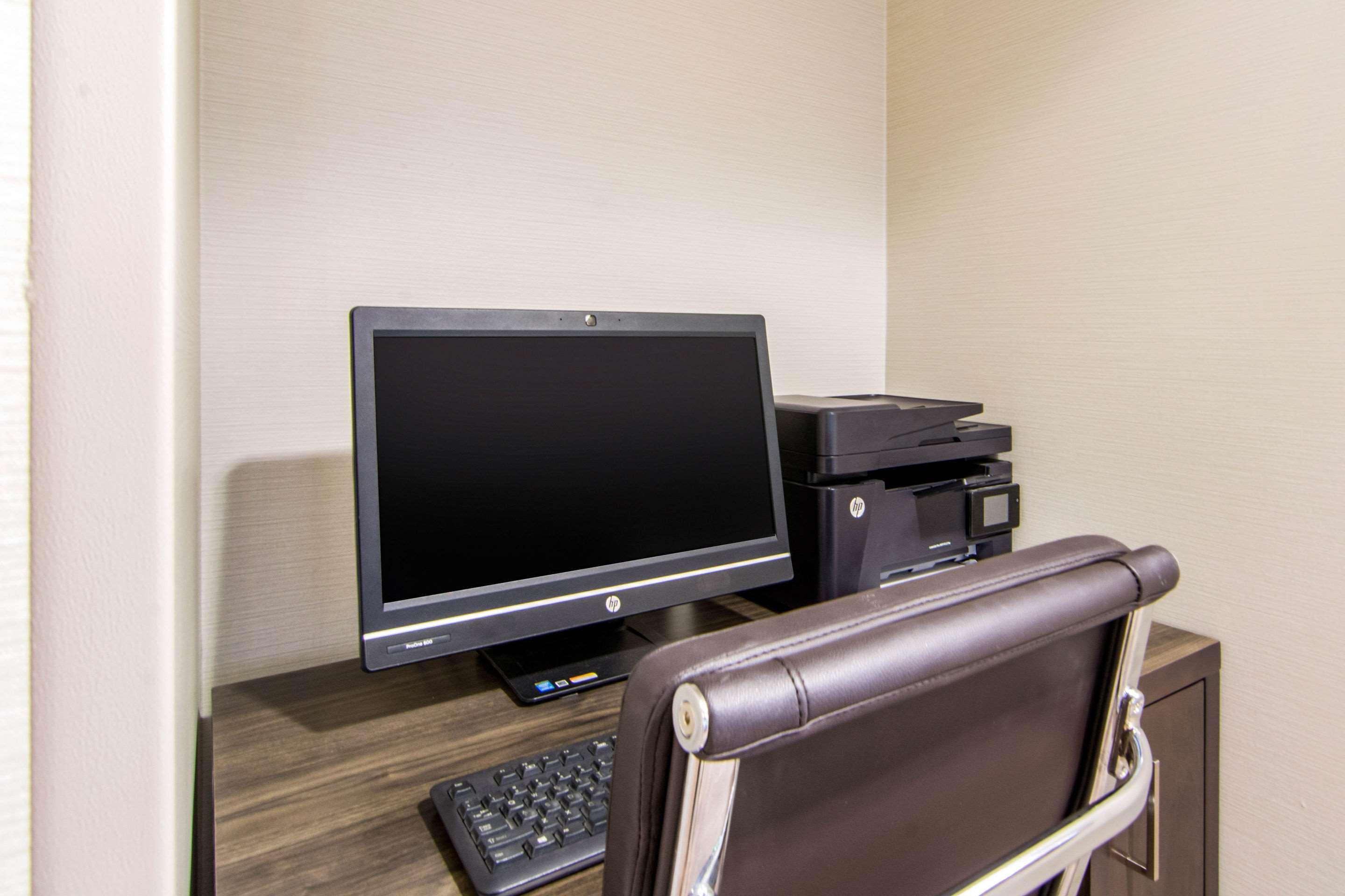 Comfort Inn & Suites Red Deer Εξωτερικό φωτογραφία